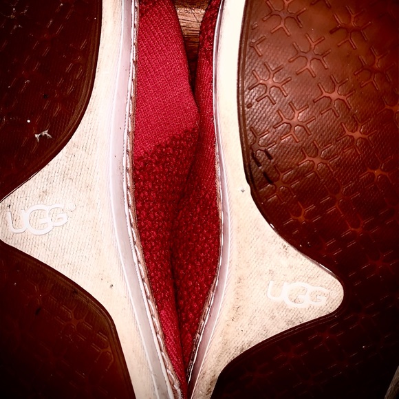 Ugg’s Slip On’s 2020 Edition - Picture 2 of 3